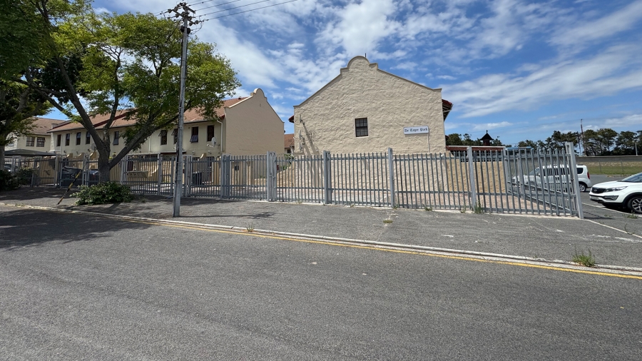 2 Bedroom Property for Sale in Fairfield Estate Western Cape